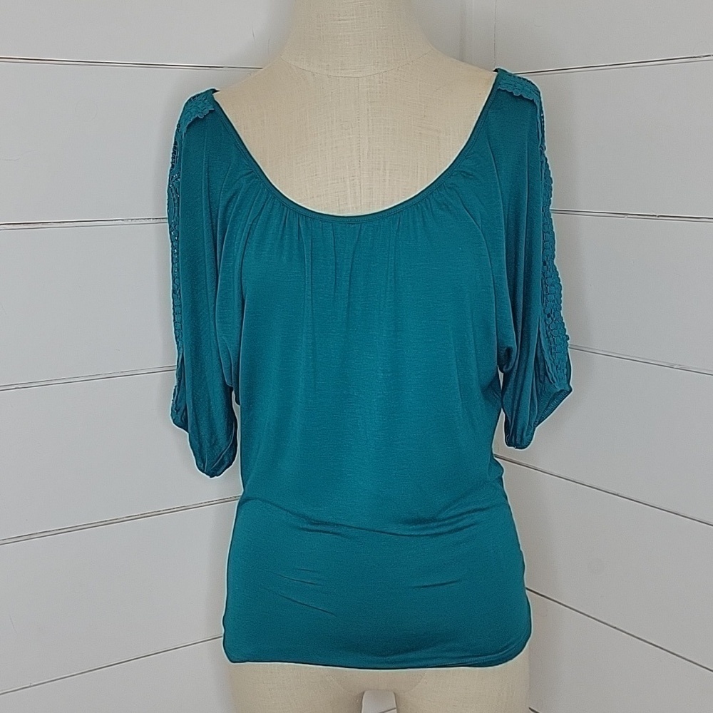 WRAPPER xs blueish green short sleeve shirt with crochet on sleeves